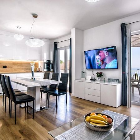 מליני Aurora Seaview Apartment מראה חיצוני תמונה