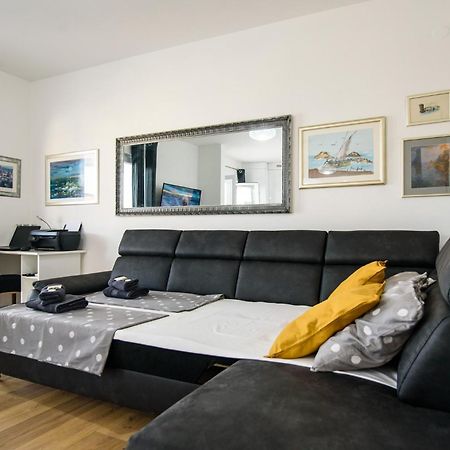 מליני Aurora Seaview Apartment מראה חיצוני תמונה