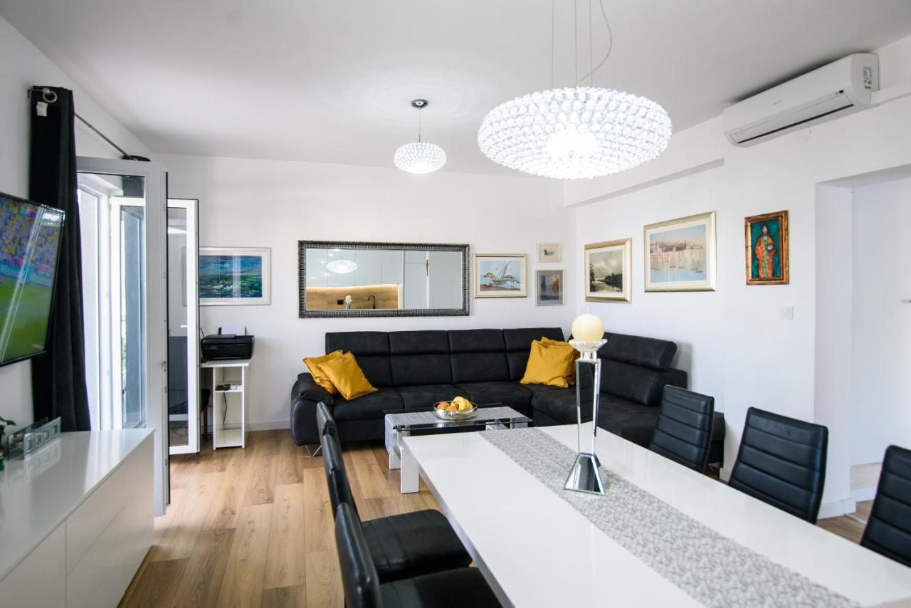 מליני Aurora Seaview Apartment מראה חיצוני תמונה