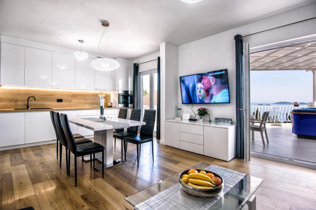 מליני Aurora Seaview Apartment מראה חיצוני תמונה