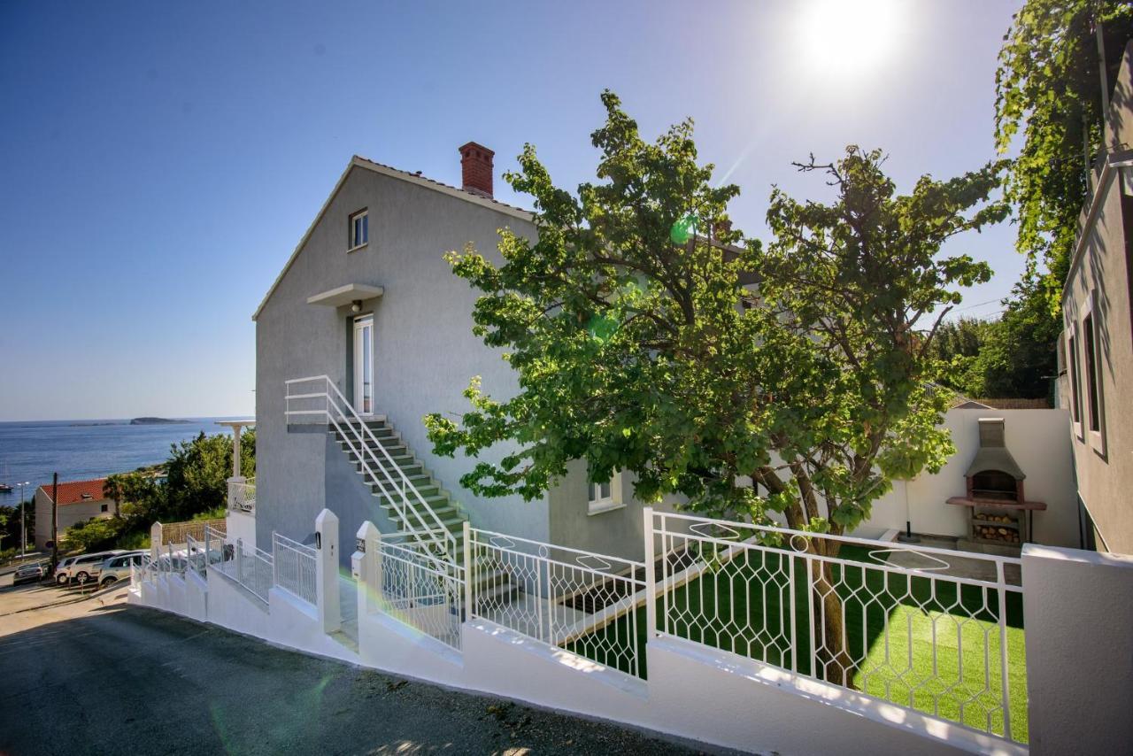 מליני Aurora Seaview Apartment מראה חיצוני תמונה