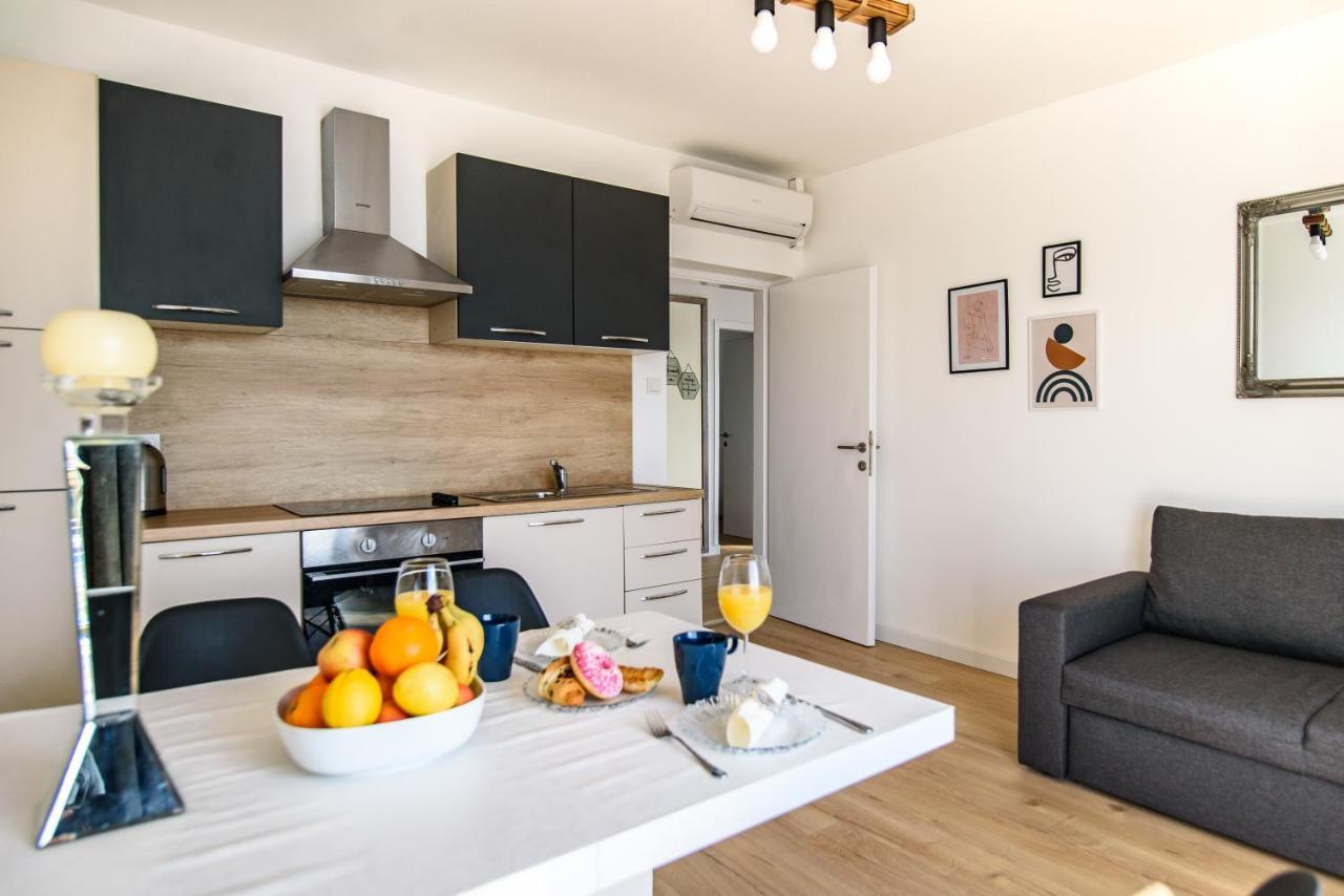 מליני Aurora Seaview Apartment מראה חיצוני תמונה