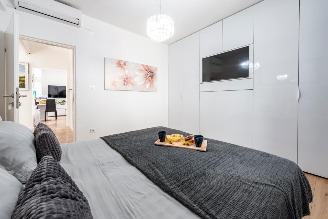 מליני Aurora Seaview Apartment מראה חיצוני תמונה