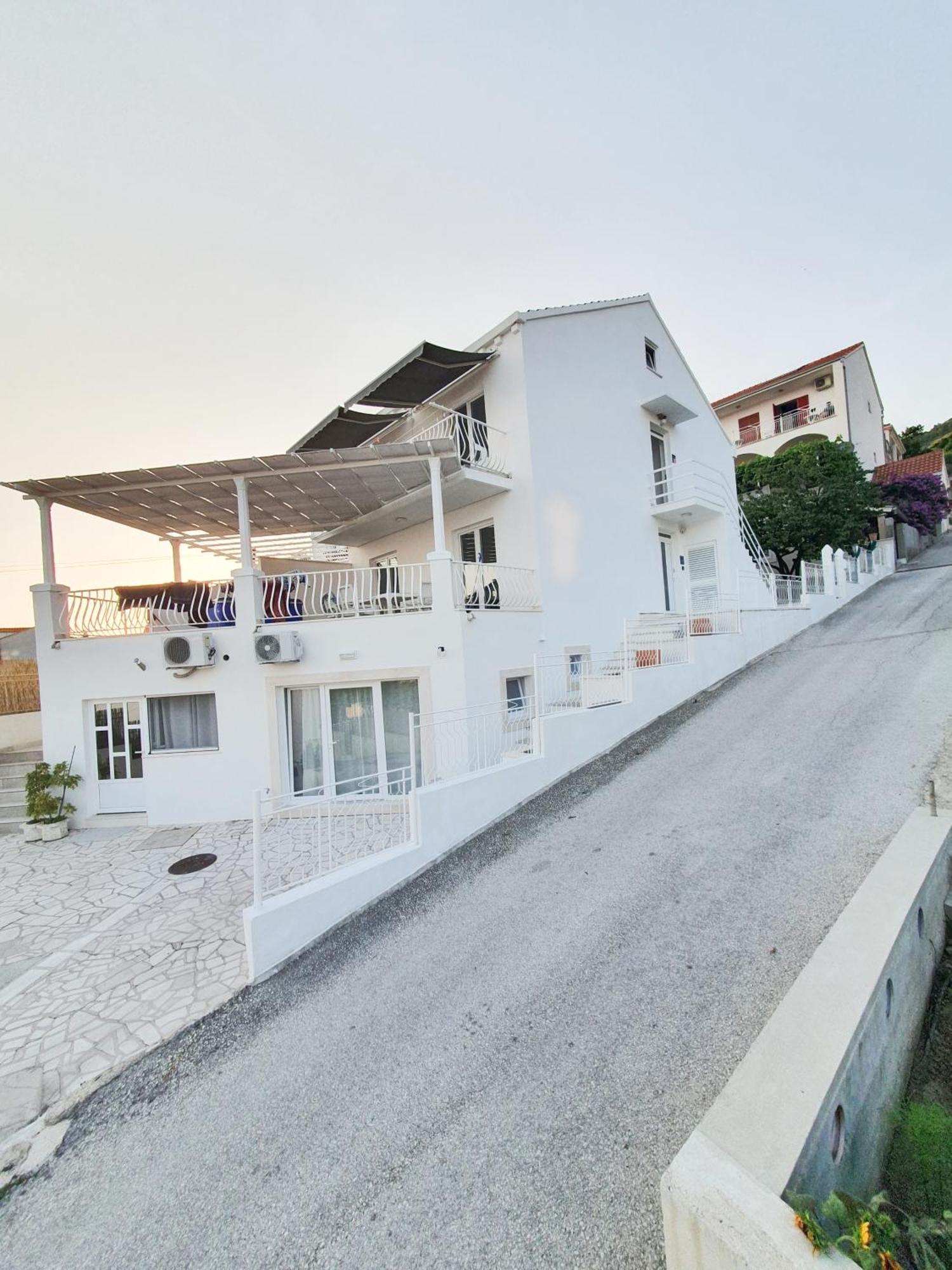 מליני Aurora Seaview Apartment מראה חיצוני תמונה